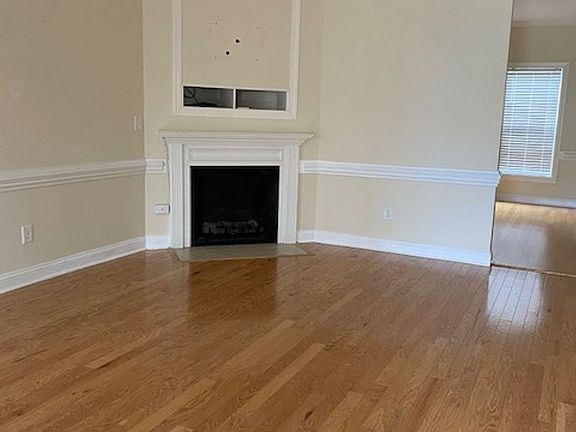 2nd image of 1944 B Cambria Dr