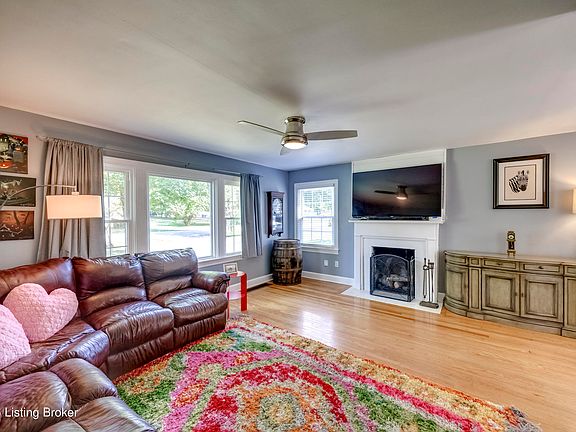 5th image of 210 Daisy Ln