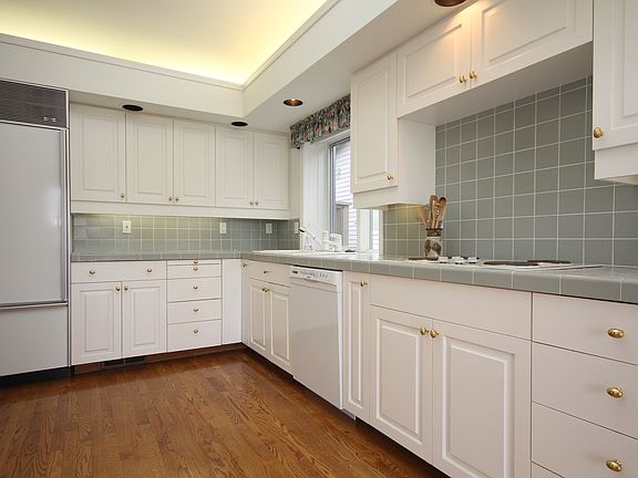 4th image of 351 19th St NE APT 20