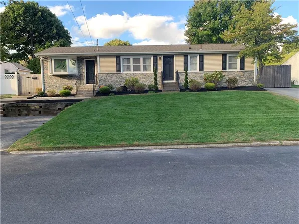 49 Hollow Tree Dr, Cranston, RI 02920