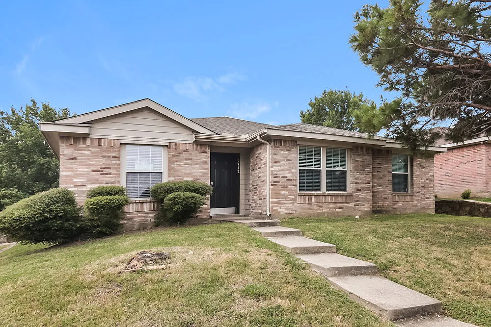 3 bed, 2.0 bath, 1778 sqft, $2,170 — Photo 3