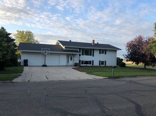 716 1st Ave NE, Hillsboro, ND 58045