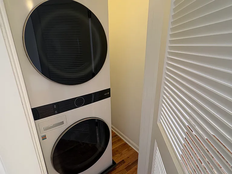 1325 W Barry Ave #1R — Photo 15