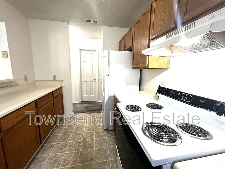 1044-2 Ancestry Dr — Photo 6