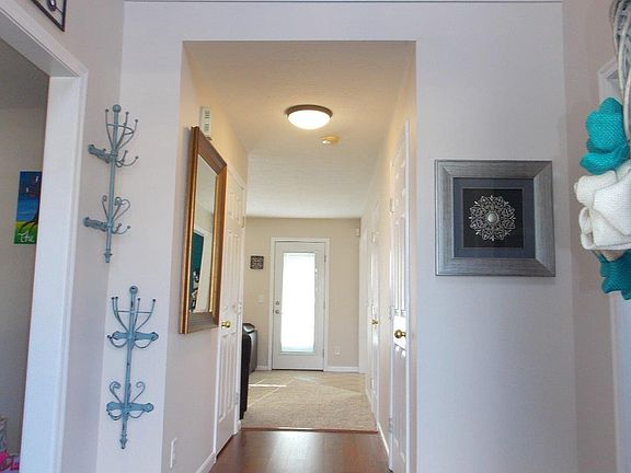 3rd image of 55 Hollytree Dr