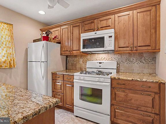 5th image of 3319 Chesley Ave