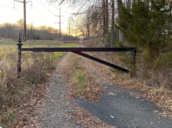 1211R Blue Hills Avenue, Bloomfield, CT 06002