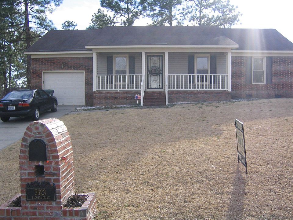 Well landscaped,working sprinkler system and well