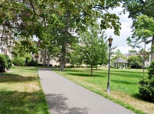 106 Woodside Grn APT 3C, Stamford, CT 06905