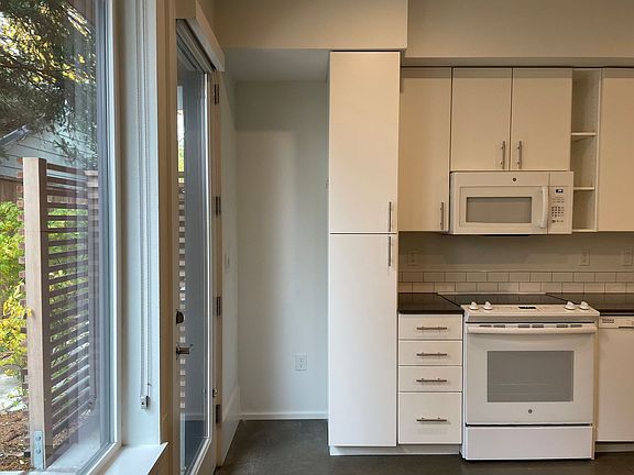 4th image of 1213 N Alberta St #104