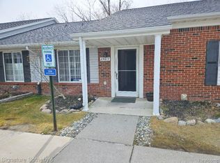 29617 Pendleton Club Dr, Farmington, MI 48336