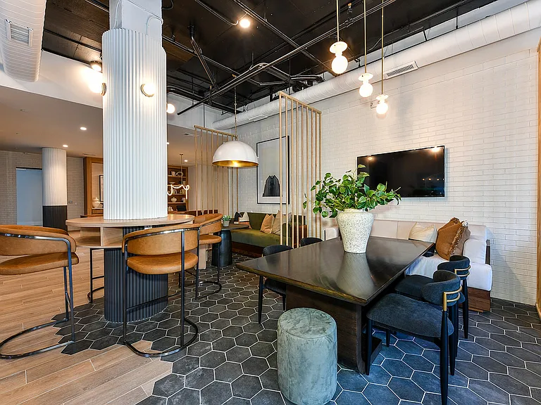 Avana on Main — Photo 35