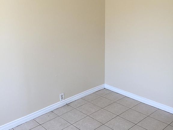 5th image of 3468 Hunter St