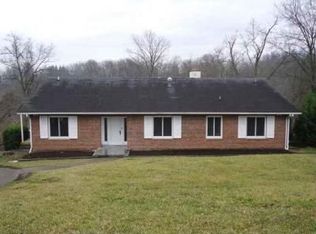 615 Summit Dr, Huntington, WV 25701