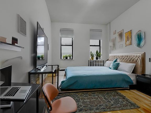 3rd image of 76 Saint Marks Pl APT 3C