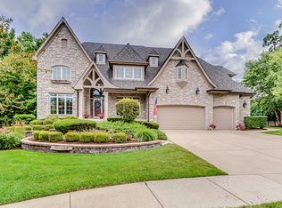 2912 Black Walnut Ln, St Charles, IL 60174