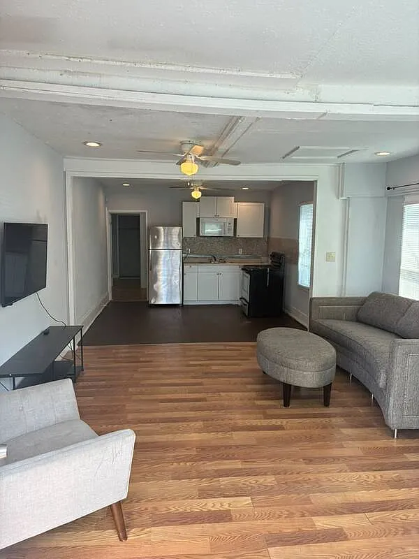 1 bed, 1.0 bath, 800 sqft, $950 — Photo 2
