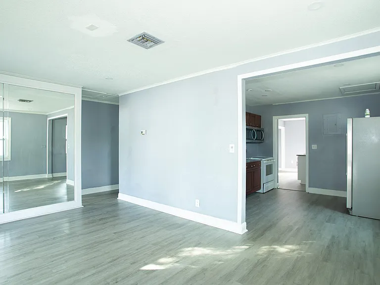 849 W 2nd St #A — Photo 3