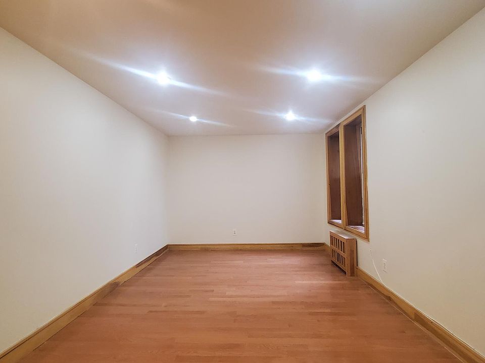 2nd image of 1560 Selwyn Ave #1C