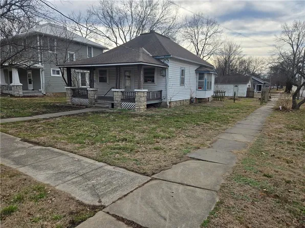 339 Pacific Ave, Osawatomie, KS 66064