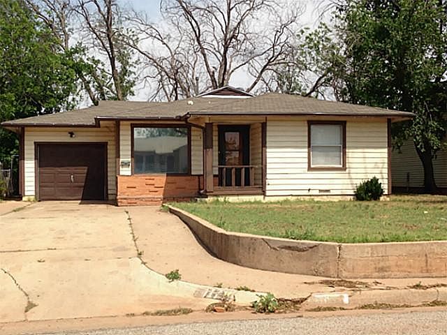 1st image of 1017 S La Salle Dr