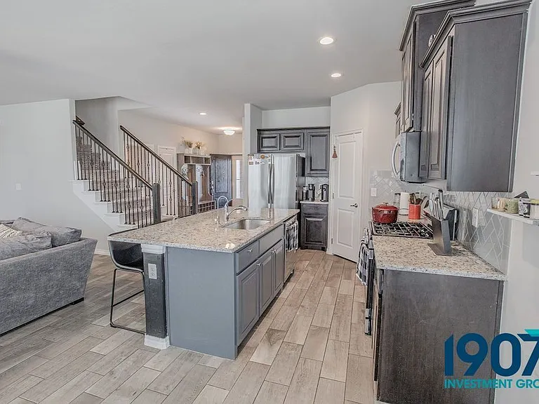 2501 Caden Ct — Photo 14