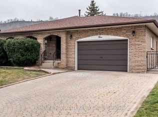 5 Teak St, Hamilton, ON L8G 2S8