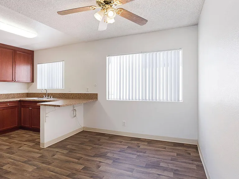 The Carlton Ridge Apartments — Photo 23