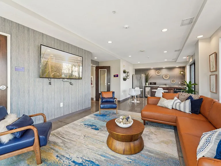 Spectrum Apartments & Townhomes — Photo 14
