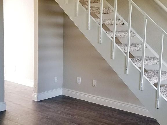 3rd image of 1302 E Broadway St #302