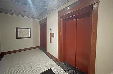 elevator to the thrid floor