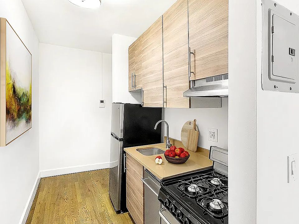 2nd image of 372 2nd St APT 2D