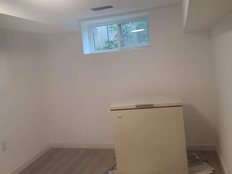 108 Rochman Blvd #BASEMENT — Photo 7