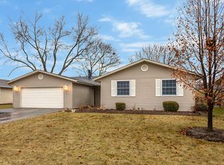 567 Arrowhead Trl, Carol Stream, IL 60188