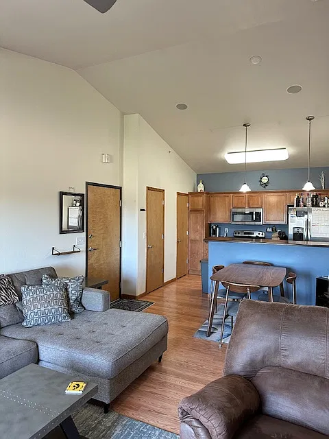 2 bed, 1157 sqft, $1,650 — Photo 2