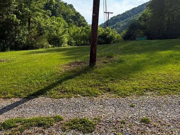 4th image of 16604 Grapevine Rd