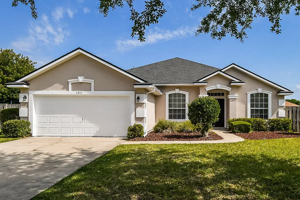 4 bed, 2.0 bath, 1995 sqft, $2,240 — Photo 1
