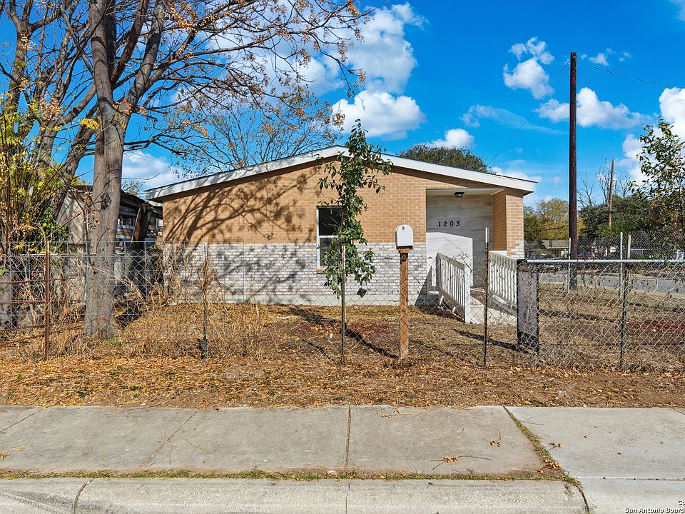 1st image of 1203 Saltillo