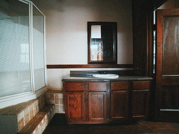 3rd image of 211 N Fredonia St #2