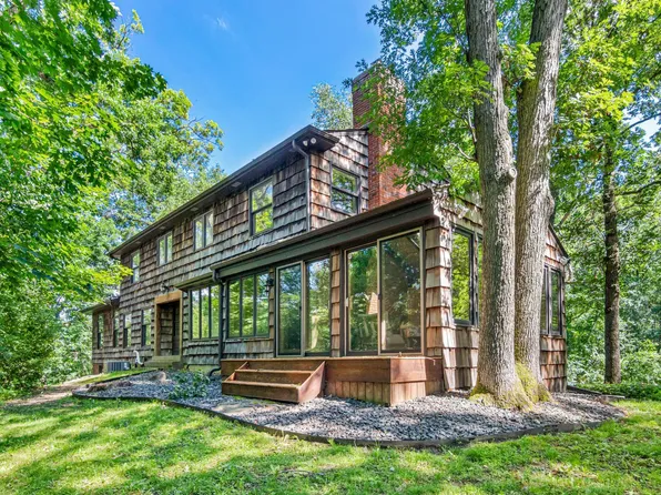 2 Crocus Ln, North Oaks, MN 55127