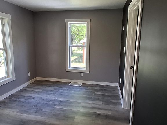 5th image of 1205 Town St