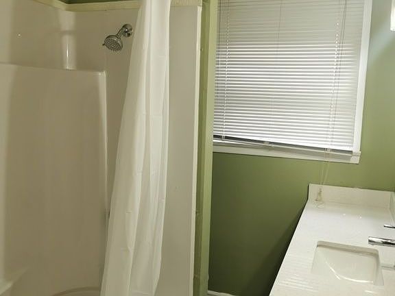 3rd image of 89 Westmount Dr S #1