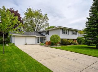 21W624 Kensington Rd, Glen Ellyn, IL 60137