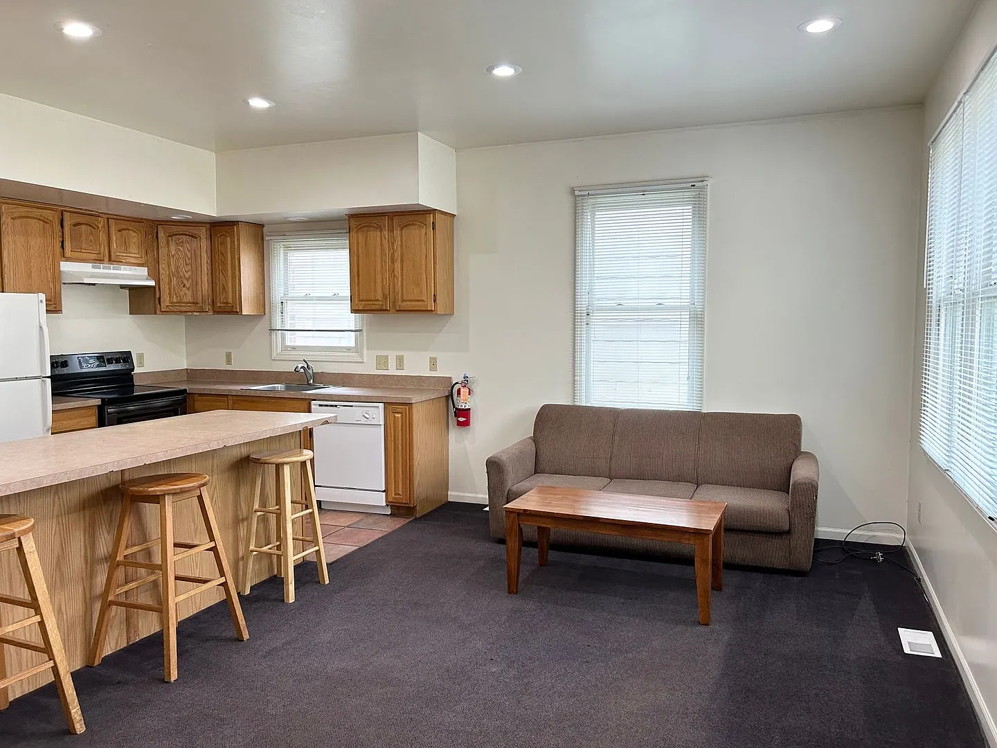 6 Bed/2 Bath Private Home Available August '27 — Photo 3