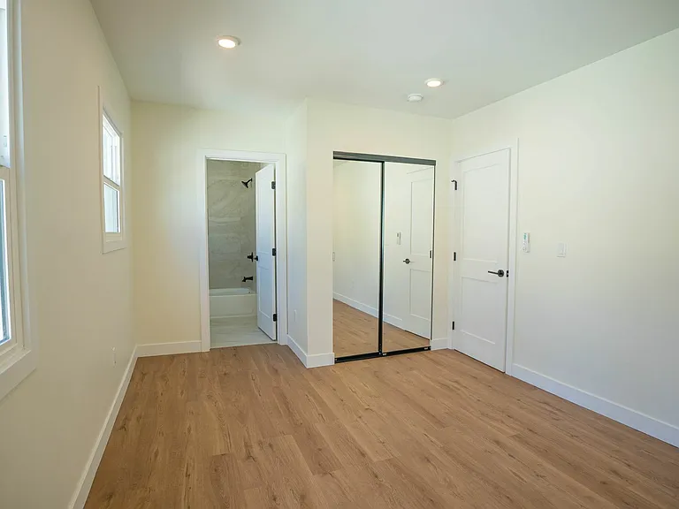 1038 S Westmoreland Ave #2 — Photo 5