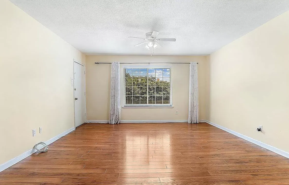 2 bed, 1000 sqft, $1,200 — Photo 1