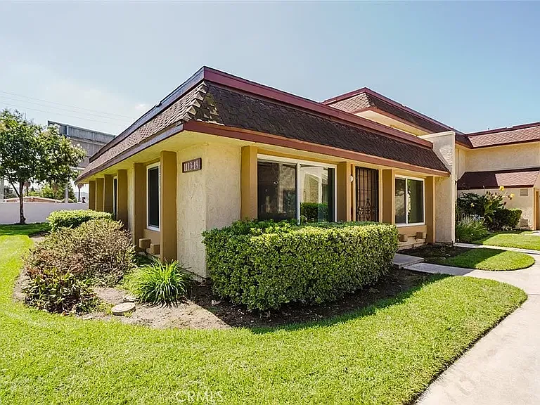 3 bed, 1015 sqft, $3,000 — Photo 1
