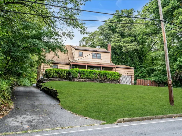 769 Meadow Road, Smithtown, NY 11787