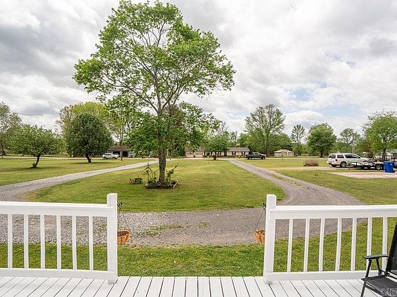 4th image of 110 Roberson Dr