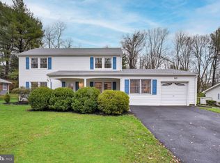10 McIntosh Ln, Manalapan, NJ 07726